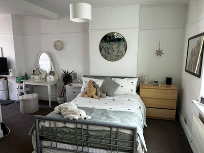 Huge room in great town centre location Main Photo