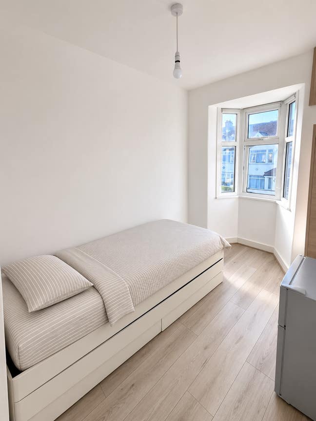 Seven Sisters Room Available|1 Person|0 Deposit Main Photo