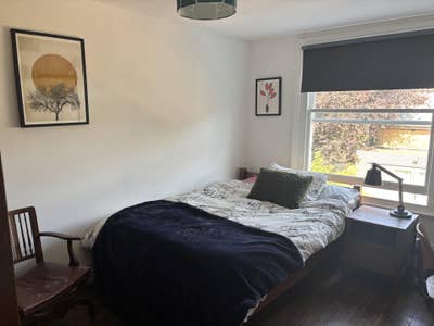 Light and airy room in family house Main Photo