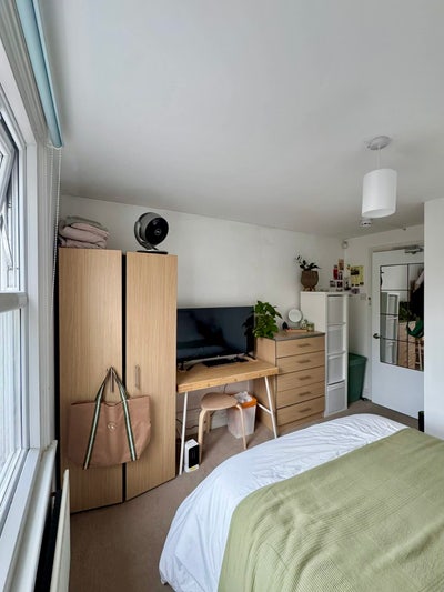Couples Room in East Putney Main Photo