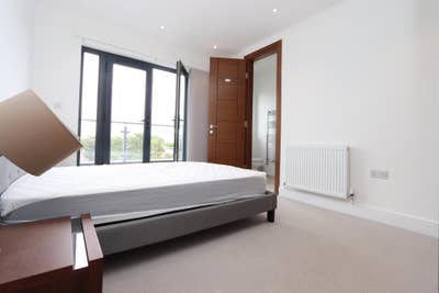 🏡 2 Double Rooms | Ensuite  Main Photo