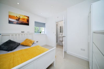 Double en-suite room near LHR Professional HMO Main Photo