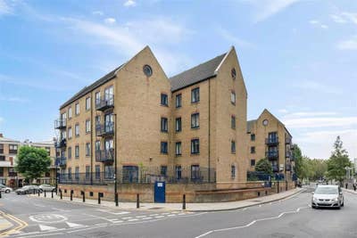Bright Double | 3Bed Flat | Peninsula Court, E14 Main Photo