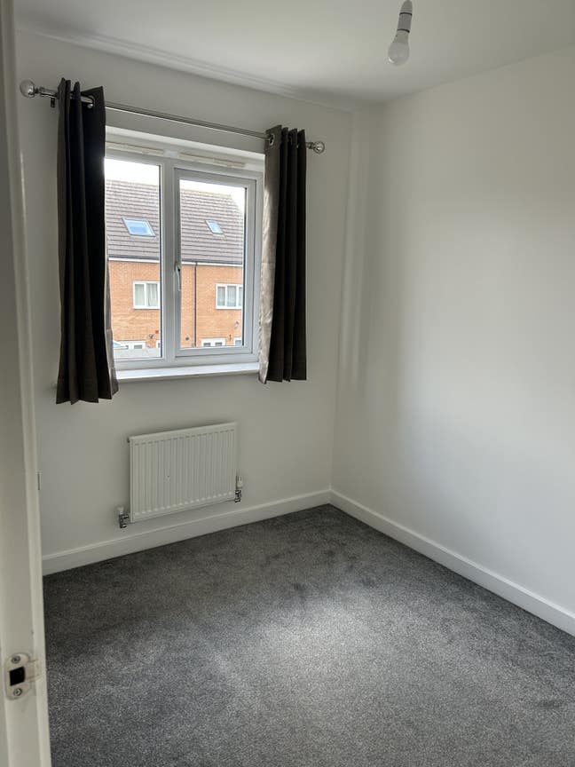 Room for rent in house  Main Photo