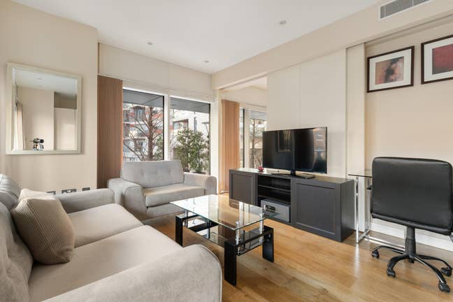 Modern Flat Near Sloane Square Main Photo