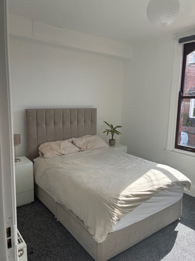 En-Suite room in Sharrow vale Main Photo