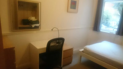 Double room available in large shared house Main Photo