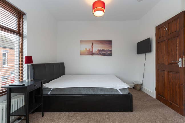 One Room Available | 3-Room HMO | Bills Included! Main Photo