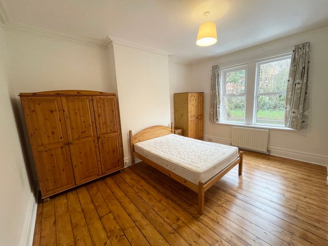 Lovely Room to Rent in Friendly Shared House Main Photo