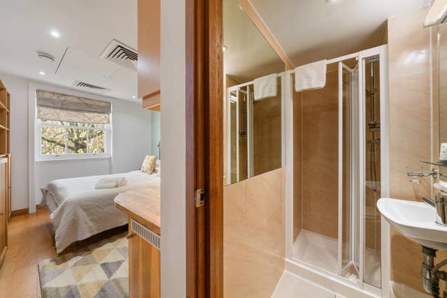 Studio apartment with in Bloomsbury WC1H Main Photo