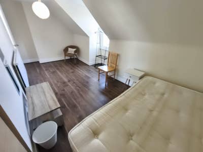 2 Doubles Same House Seven Sisters 850-880 Today  Main Photo