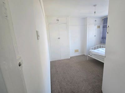 Double bedroom available  Main Photo