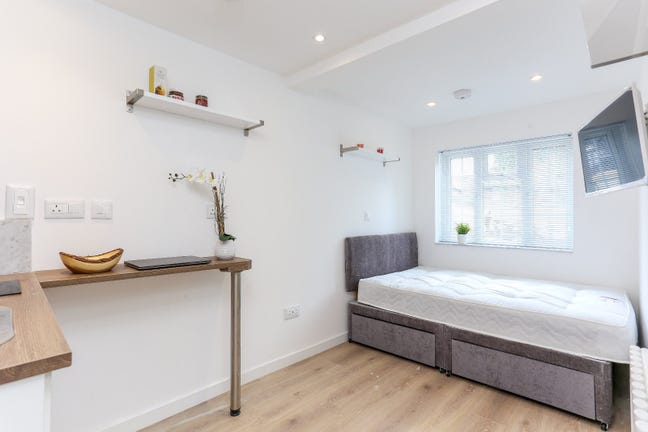 Premium Bedsit Double Room Quiet House East Acton Main Photo