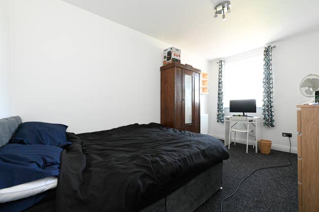 Newly Refurbished Double Room Near QEH – All Bills Main Photo