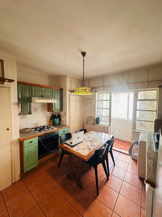 Short Let - Homey 2 Bed Flat Stockwell Main Photo
