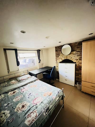 Double Room Surrey Quays | Canada Water Main Photo
