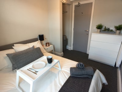 Double Room with Private Off Suite Main Photo