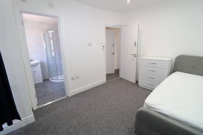 🏡 3 Ensuite Double Rooms | Perivale | from &pound;265  Main Photo