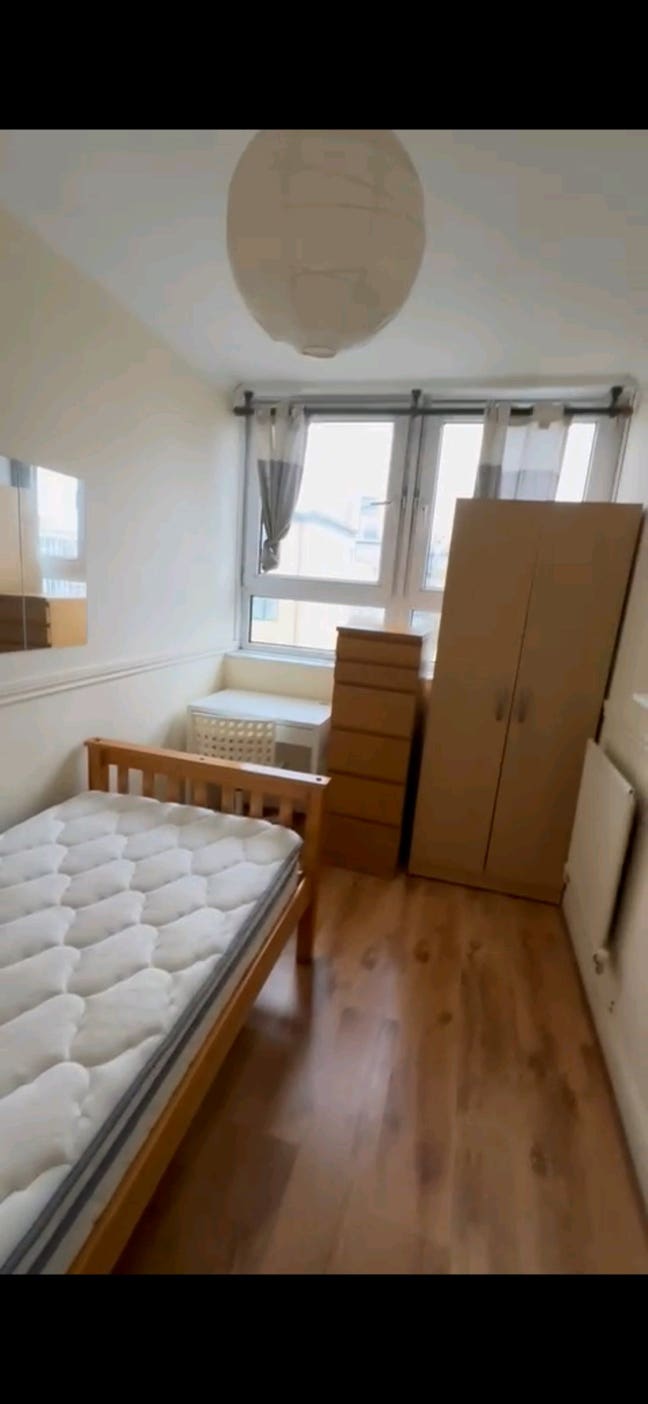 Single Bed Furnished Room in Canary Wharf  Main Photo