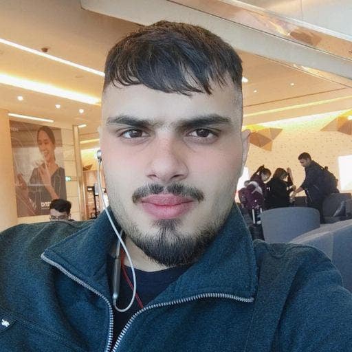 Professional Male seeks a single or double room Main Photo