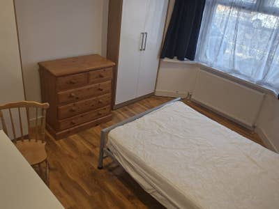 Modern Double Room, 3 min walk to Station. Main Photo