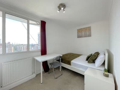 Doube Bedroom top floor flat in Marylebone Main Photo