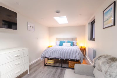 Self contained studio to rent  Main Photo