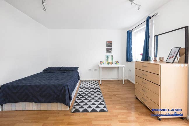 1 Large Room with Private Garden in a house Main Photo