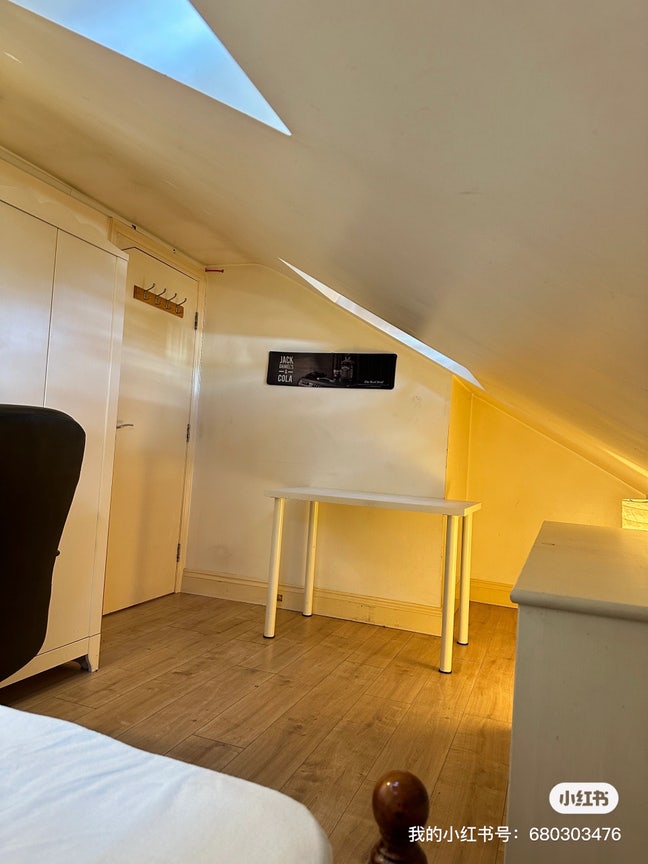 En-Suite Room to Rent in N17 Main Photo