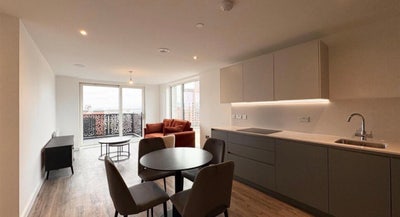 Modern 2 Bed Flatshare | To Be Furnished for movin Main Photo