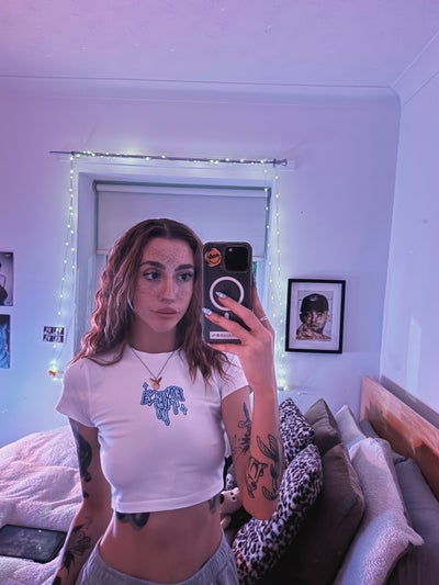 Professional Female seeks a double room Main Photo