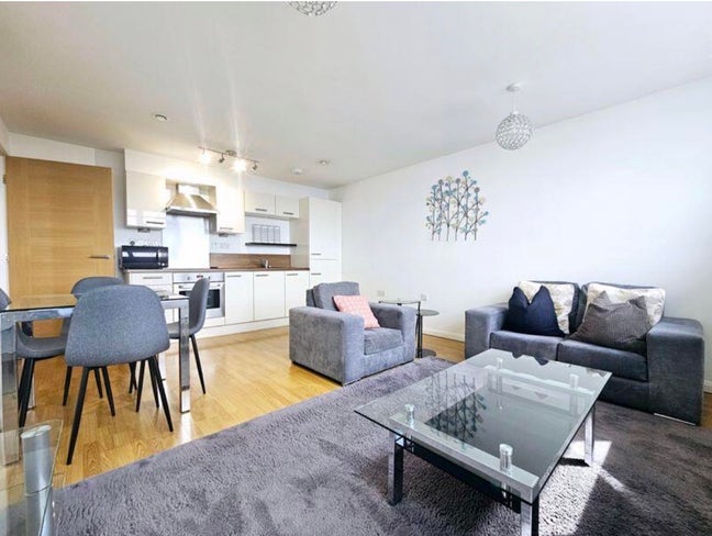 Room to rent in gorgeous Modern Apartment  Main Photo