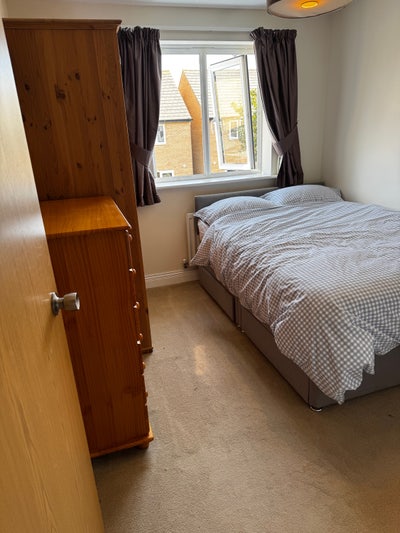 Lovely double room-own bathroom parking.  Main Photo