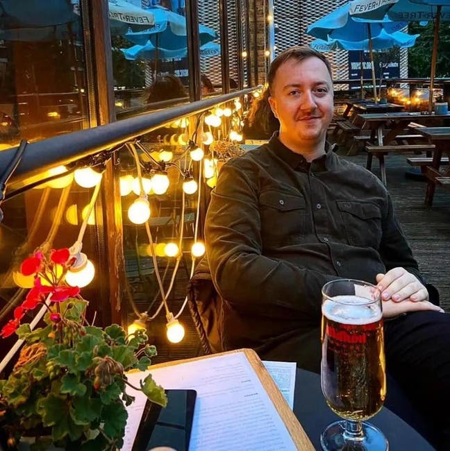 Professional Male seeks a double room Main Photo