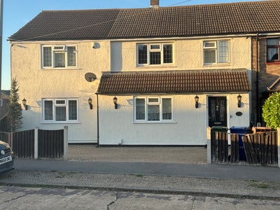 Large Room en-suite toilet /bathroom up for rent Main Photo