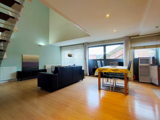 Refreshed spacious 3-Bed, 3-Bath PenthouseGlasgow  Main Photo