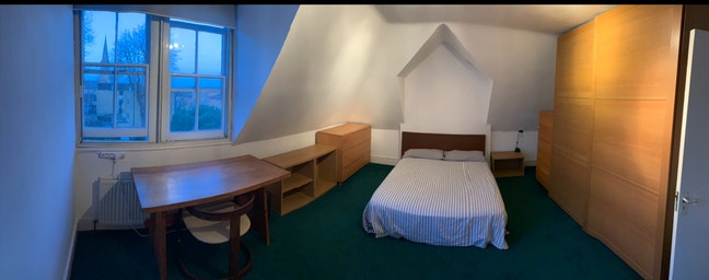 Large room in spacious flat. Queen’s Park.  Main Photo