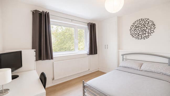 2 Big Room + Balcony 🏡✨ Near Tube 🚇🌿 Main Photo