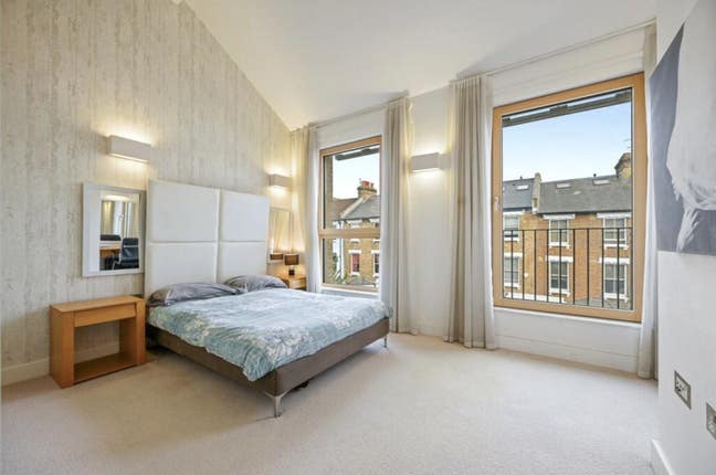 Breezy Modern Townhouse Hammersmith/ShepBush Main Photo