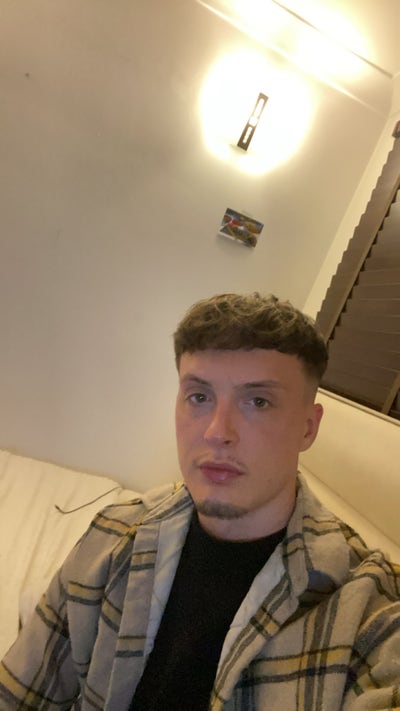 Looking for a room Main Photo