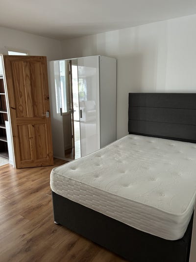 Double Bed Room and private lounge area Main Photo