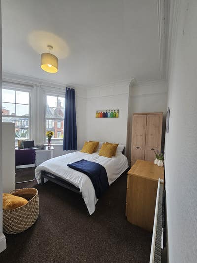 Stunning Spacious Double Room inc. WiFi/Bills! Main Photo