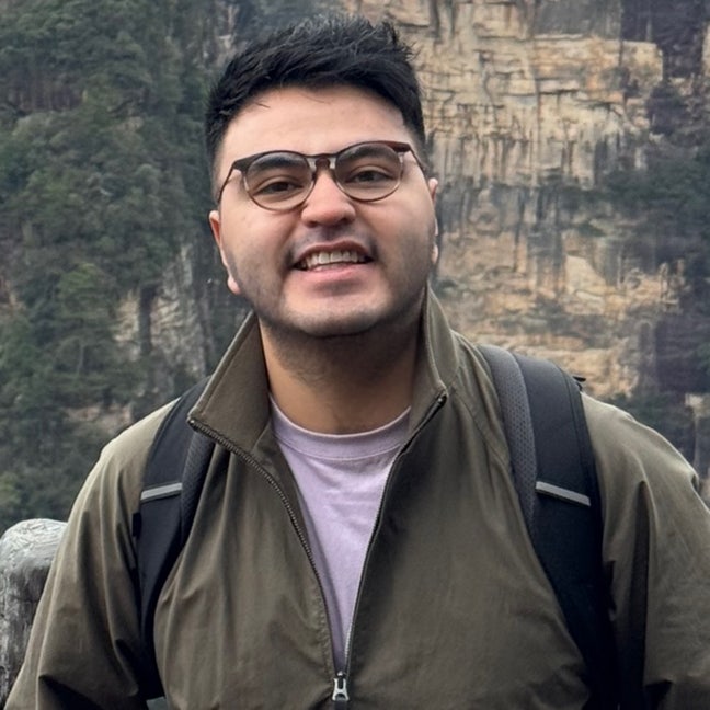 MBA student looking for a room or shared place Main Photo