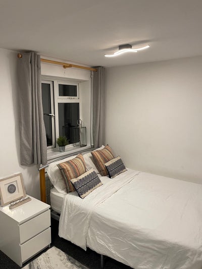 Double bedroom available in quiet house share Main Photo