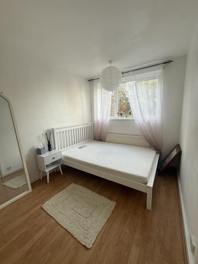Double Room Available in Spacious 2-Bed Flat Main Photo