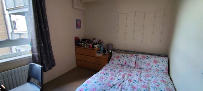 Double bedroom in a 3 bedroom flat - Leith Main Photo