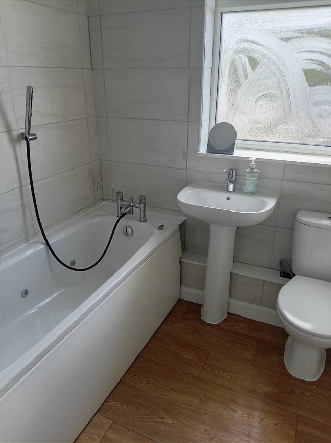Room to rent in 2 bed house  Main Photo