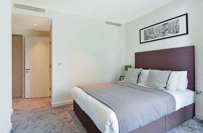 Luxury En-Suite dbl room | Minutes to Canary Wharf Main Photo