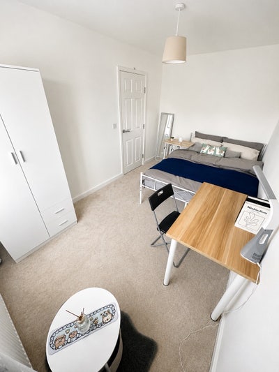 Double Room | Bills Included Main Photo