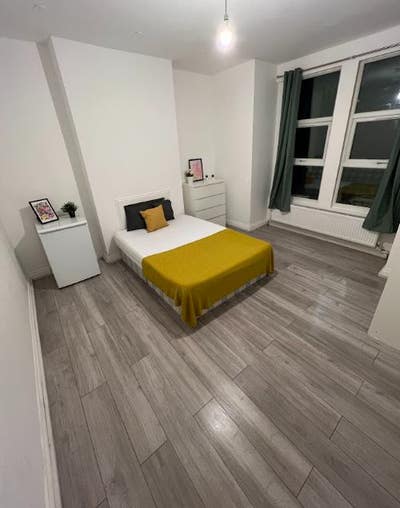Double Room for 2 - Cricklewood Main Photo